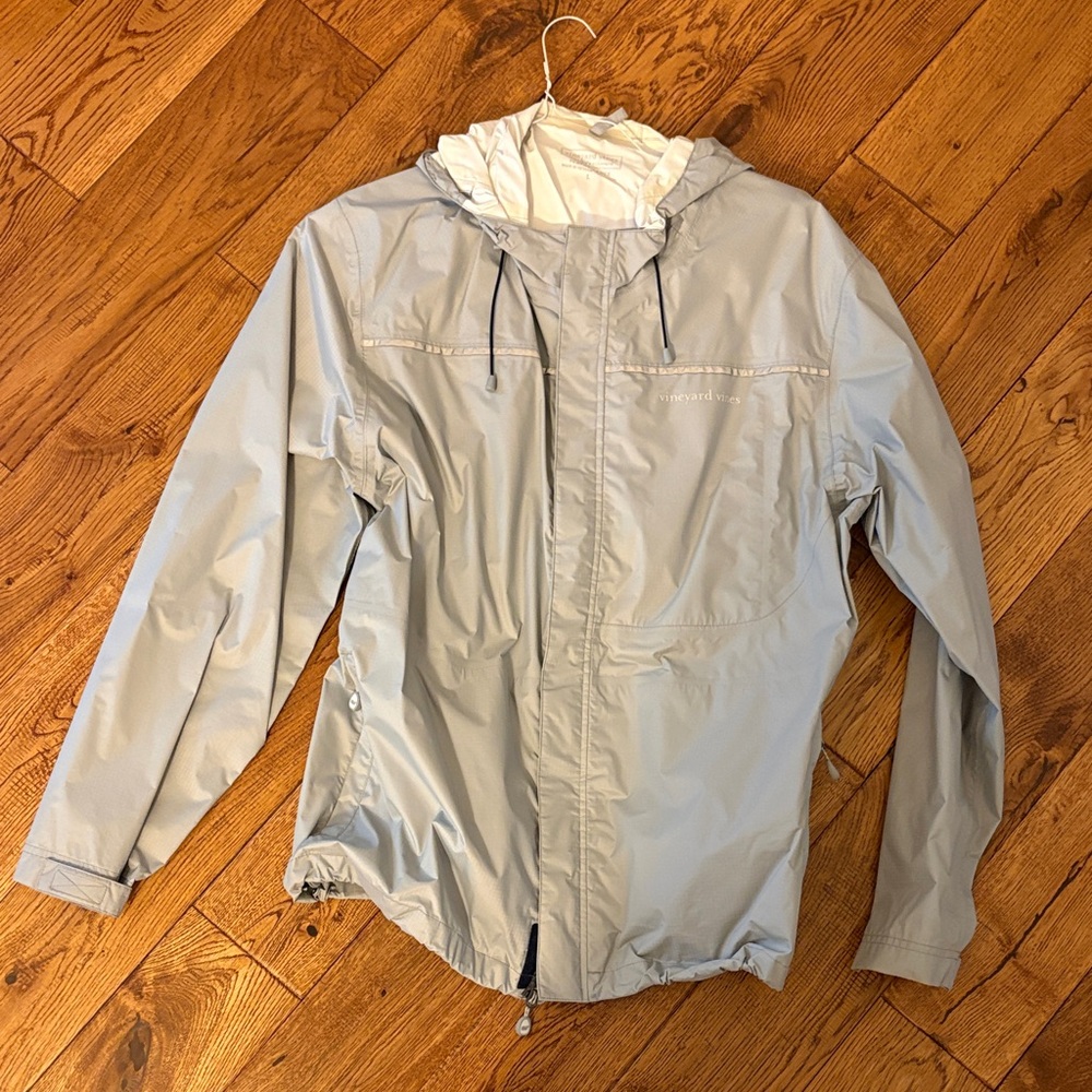 Vineyard Vines Men's Gray Windbreaker and rain Jacket